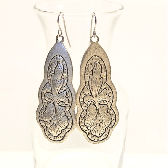 Source Unknown Jewelry - Etched Flower Silvertone Earrings